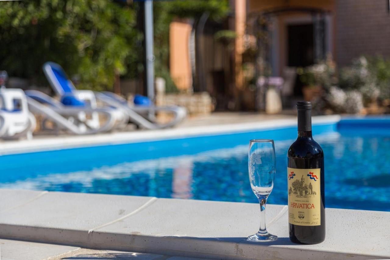Villa Margerita With Private Pool, Yard And Parking Kastelir Ngoại thất bức ảnh
